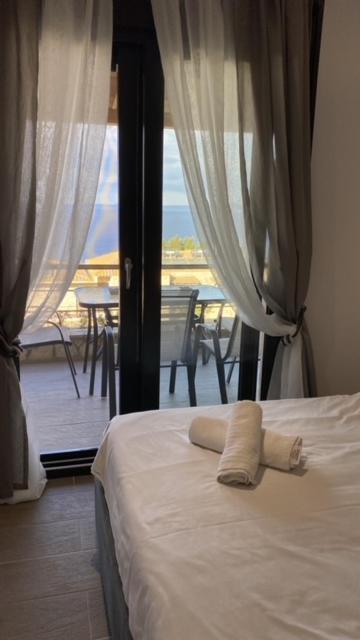 Afytos Sea View Apartment ภายนอก รูปภาพ